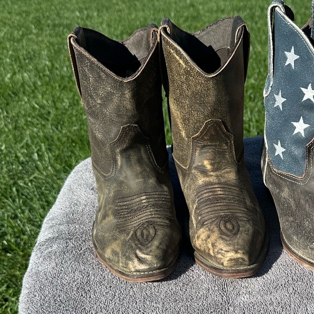 Roper size 9 short Cowboy boots.